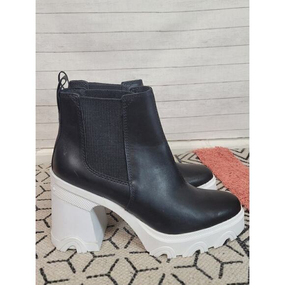 Sorel Brex Leather Chelsea Ankle Boots in Black/White, sz 6.5 - Picture 3 of 15